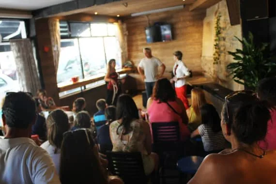 Niñas del Mago magia de salón en eventos familiares. Magia comunion en Barcelona, Girona...