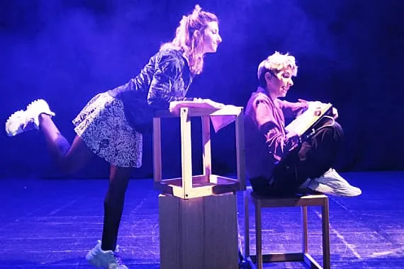 Mirada de maga - Espectáculo a favor de igualdad de género y feminismo . Magia en marzo. Mujeres magas. Mujeres y magia en Barcelona.